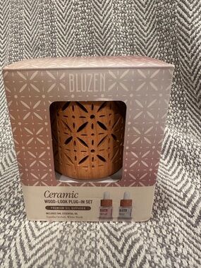 Ceramic Wood-Look Plug-In Oil Diffuser in Light Brown
